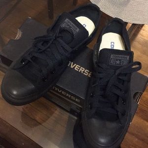 Black low top converse